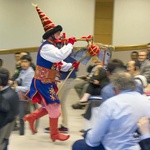 Lajkonik zburzył spokój podczas spotkania przedstawicieli komitetów organizacyjnych ŚDM z całego świata w Sassone di Campino pod Rzymem