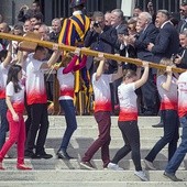 Delegacja polskiej młodzieży przejęła krzyż ŚDM, który niebawem ruszy w pielgrzymkę po Polsce i Europie Środkowo-Wschodniej 