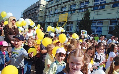  Jan Paweł II na nowo połączy Polaków. Na zdjęciu: Marsz Świętości w Rypinie z okazji beatyfikacji papieża w 2011 roku