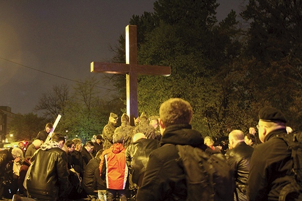  Katowickie rozważania nawiązywały do Roku Rodziny, przeżywanego w metropolii górnośląskiej. Trasa tradycyjnie rozpoczynała się przy kopalni „Wujek”