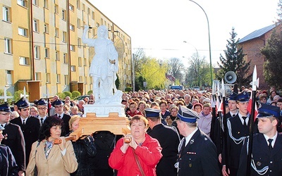 Za figurą św. Michała poszło bardzo wielu mielczan