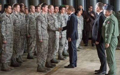 Tusk spotkał się z żołnierzami USA