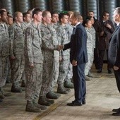 Tusk spotkał się z żołnierzami USA