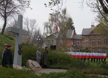 Krzyż Katyński na Farskiej Górze jest miejscem spotkań religijno-patriotycznych w Ciechanowie