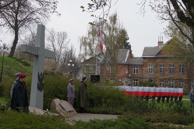 Krzyż Katyński na Farskiej Górze jest miejscem spotkań religijno-patriotycznych w Ciechanowie