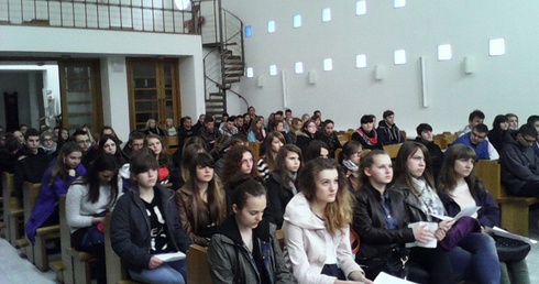 118 gimnazjalistów, 9 nauczycieli i 2 księży wzięło udział w pielgrzymce do MB Jazłowieckiej w Szymanowie