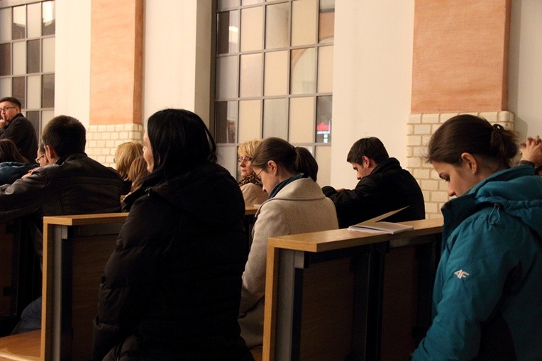 Noc Konfesjonałów w centrum handlowym