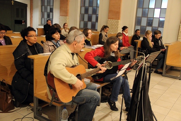 Noc Konfesjonałów w centrum handlowym