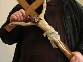 Weźmy do ręki krzyż i podziękujmy Jezusowi