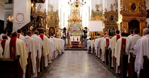 Msza św. Krzyżma w bazylice katedralnej w Łowiczu