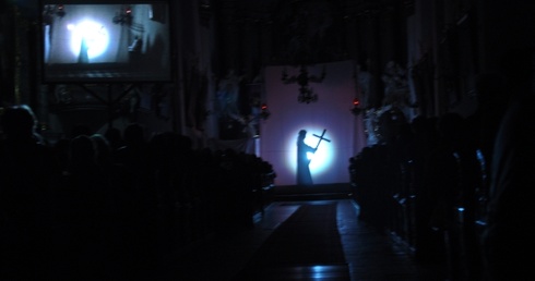 Przytuleni do krzyża