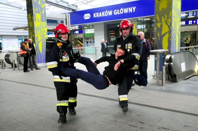 Symulowany pożar Dworca Głównego