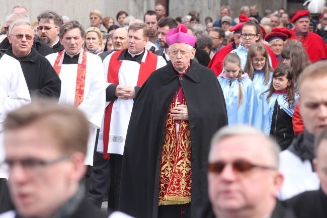 Wyszli z krzyżem na ulice