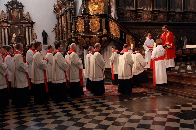 Liturgia słowa i adoracja krzyża