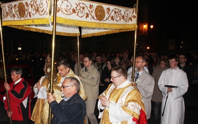 - Prawdą o Chrystusie Zmartwychwstałym trzeba się dzielić - rezurekcyjna procesja wokół katedry św. Mikołaja w Bielsku-Białej