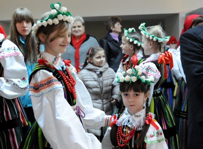 Procesja rezurekcyjna i "Wielkanocna Baba" w Opocznie