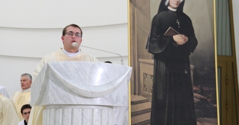 Ks. Mikołaj Szczygieł w czasie zakończenia pierwszej diecezjalnej pielgrzymki do Łagiewnik