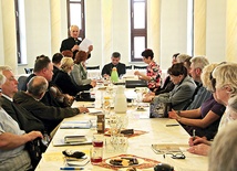  Spotkanie delegatów katolickich organizacji z udziałem bp. Romana Pindla odbyło się w bielskiej kurii