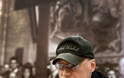 Robert Janson (ur. 1965) jest kompozytorem, aranżerem i instrumentalistą, liderem zespołu Varius Manx. Wydaje również płyty solowe oraz jest autorem muzyki do filmów „Młode wilki” i „Nocne graffiti”. 28 maja 2006 roku był ciężko ranny w wypadku samochodowym pod Miliczem