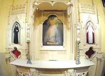 Ołtarzowy obraz Miłosiernego jest kopią tego z Łagiewnik