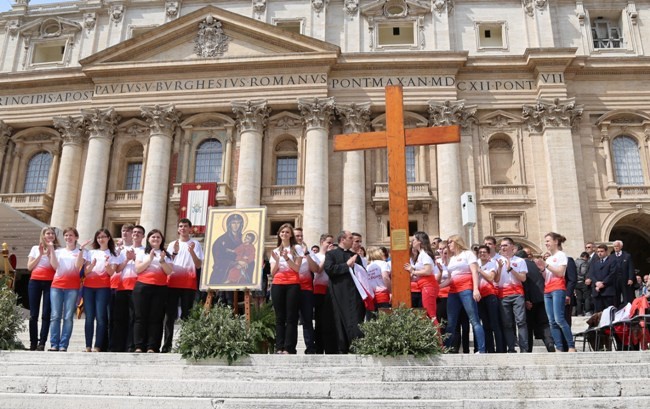 Nasi reprezentanci odbierali w Rzymie symbole ŚDM