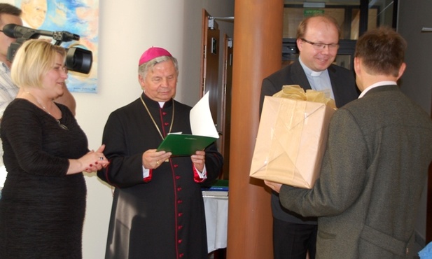 Laureaci odbierali nagrody i wyróżnienia