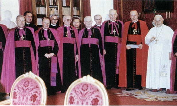 8.10.1962. Jan XXIII przyjmuje kard. Wyszyńskiego i polskich biskupów przed rozpoczęciem soboru