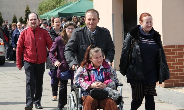 Miłosierdzie zaporą dla krzywdy i zła