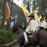 Banderia konna dla świętych papieży