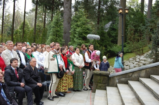 Banderia konna dla świętych papieży