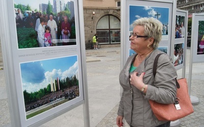 Wystawa przed olsztyńskim ratuszem