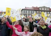 Polska żyje kanonizacją