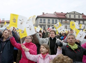 Polska żyje kanonizacją