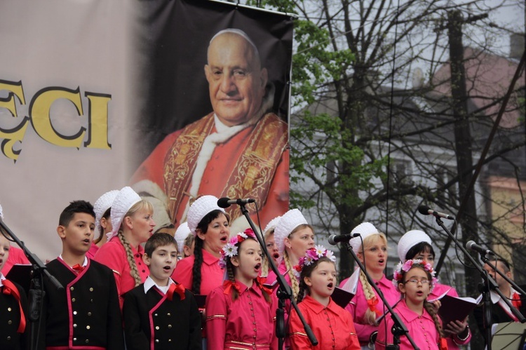 Uroczystość z okazji kanonizacji papieży w Kutnie