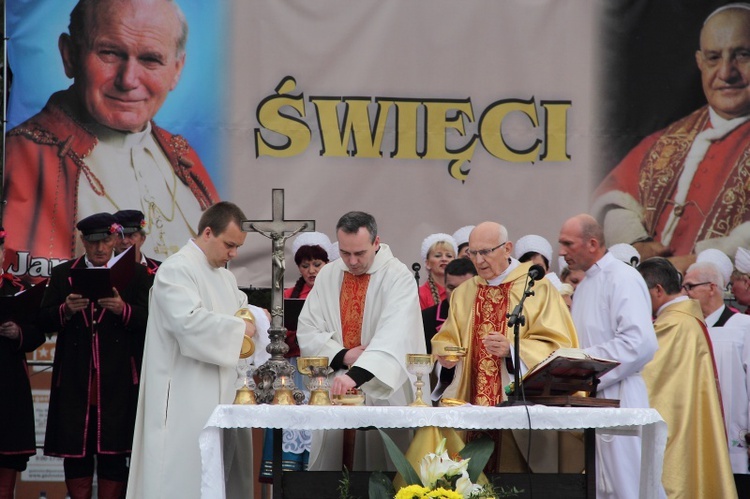 Uroczystość z okazji kanonizacji papieży w Kutnie