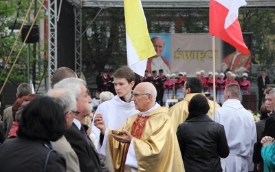 Uroczystość z okazji kanonizacji papieży w Kutnie