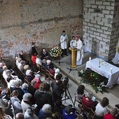 W uroczystej Mszy św. uczestniczyło ok. 200 osób