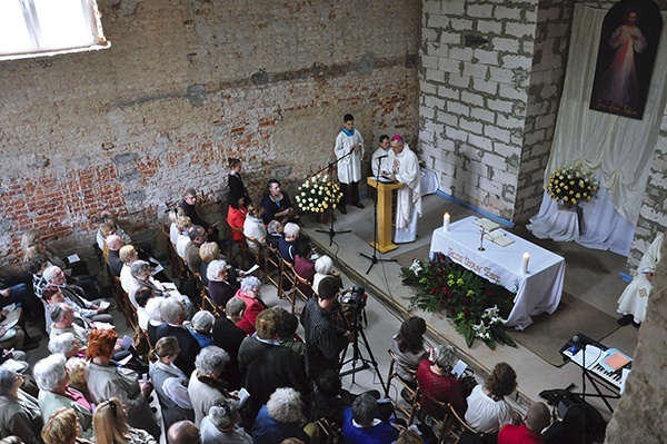 W uroczystej Mszy św. uczestniczyło ok. 200 osób