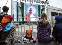  Rodzinne świętowanie kanonizacji Jana Pawła II  w Wilanowie trwało niemal do wieczora