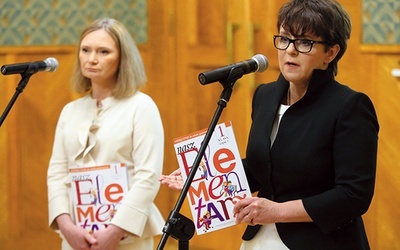 Pierwszą część „Naszego elementarza” oficjalnie zaprezentowały na konferencji prasowej współautorka Maria Lorek (z lewej) i minister edukacji Joanna Kluzik-Rostkowska