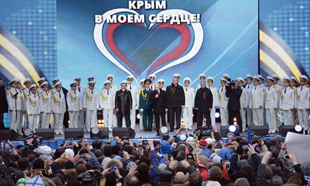 Imperialna mania wielkości charakteryzowała politykę wszystkich władców rosyjskich. Władimir Putin doskonale wpisuje się w ten nurt.  Na zdjęciu przemawia podczas wiecu dla uczczenia przyłączenia Krymu do Rosji, który 18 marca odbył się w Moskwie 