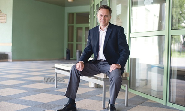 – Jak ktoś idzie, to się cofa, bo wszyscy inni biegną – mówi prof. Krzysztof Rybiński, ekonomista, rektor Akademii Finansów i Biznesu Vistula