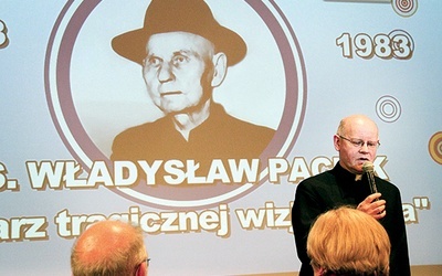   O ks. Władysławie Paciaku i historii powstania albumu opowiadał ks. prał. Edward Poniewierski Poniżej: Warto zapoznać się z tą publikacją