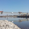 W Połańcu zamknięto już stalowe ramiona mostu na Wiśle