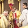  Abp Wojciech Ziemba wręczył zasłużonym dla Kościoła warmińskiego medale Prodesse Auso