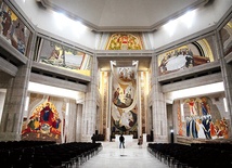 Zakończone zostały już dwa z trzech etapów ozdabiania ścian kościoła mozaikami