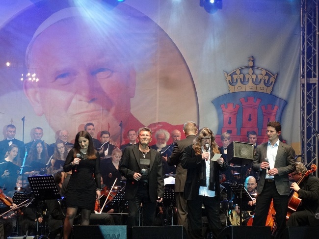 Koncert "Artyści swojemu świętemu" - cz. 1