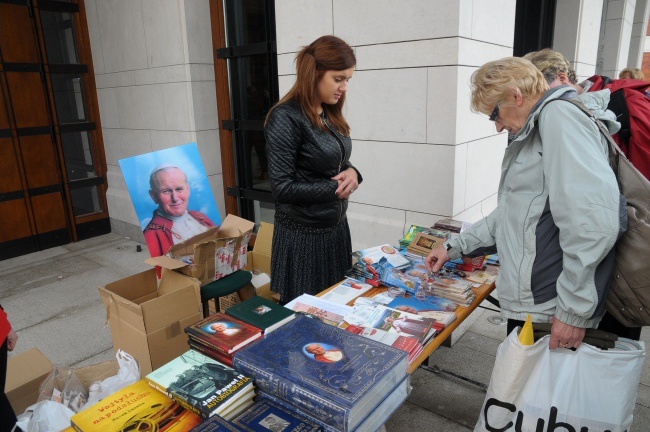 Transmisja kanonizacji Jana Pawła II i Jana XXIII - cz. 2