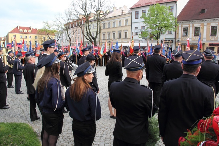 Przemarsz strażaków na cześć papieży