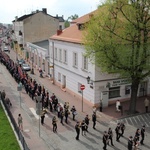 Przemarsz strażaków na cześć papieży